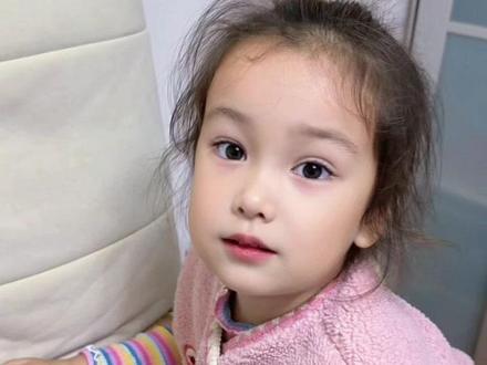 和外公一起相处的开心时光。 #中外家庭生活 #可爱的宝宝 #欢乐一刻