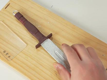 用纸做了一把突击匕首! #暗区突围 #创意手工 #手工DIY