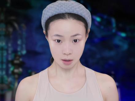 为什么只欺负你,不欺负别人? #桃乐丝#仿妆 #蛋仔桃乐丝睁眼变装 桃乐丝因为白化症在学校饱受冷眼。每次遭遇不公她就打回去,也总是默默帮助其他人。可是越来越多的人选择加入霸凌者。直直到所有人都站在了她的对立面。为救玩偶坠落的时候所有人冷眼旁观,没有伸出援手。草草结案。