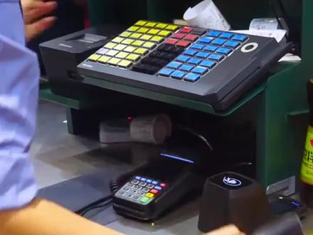 #思迅软件 不在销售过期商品,你知道需要先打开#收银系统 里的这个功能吗?#超市管理软件 #会员管理系统