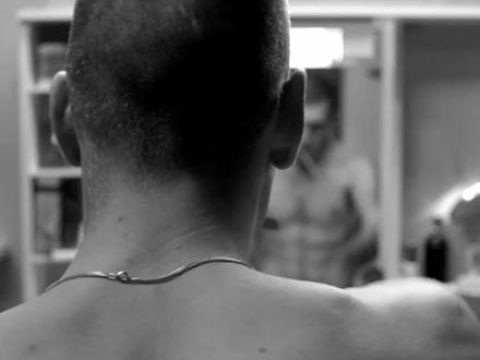 如何能让摄影机对着镜子拍也不会穿帮。 #摄影知识 #拍摄技巧 #99个拍摄技巧