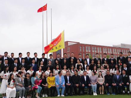 内蒙古呼伦贝尔阿荣旗第一中学毕业典礼 愿学子们“金榜题名 前程似锦”#高考 #毕业季 #阿荣旗365航拍