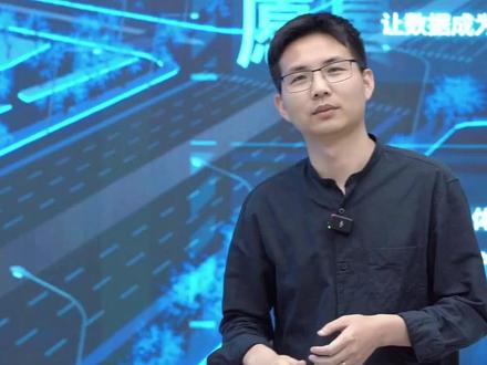 做数据可视化,你是不是也踩过坑?要么特效花里胡哨,数据看不清 做数据可视化 你是不是也踩过坑 要么特效花里胡哨 数据看不清 要么只用柱状图 折线图 不用更高效的方式 今天从实用角度 给你介绍 10 种超好用的可视化方法 让你的数据表达清晰又专业 蛇形图有什么特点 多条折线上下交替蜿蜒 看时间序列数据变化直观 在项目进度跟踪 历史事件回顾 市场研究里 比普通折线图对比更清楚 箱形图能呈现什么 数据分布 通过最小值 四分位数 中位数 最大值 一眼看出数据集中趋势 离散程度和有无异常值 小提琴图是怎样的 它是箱形图的升级版 除了有中位数 四分位这些统计量 图形宽度还能显示数据密度 信息量比箱形图大一倍 蜂群图有什么作用 是小数据集的散点图救星 数据点会自动轻微分散 避免重叠 能清楚看到每个类别里数据的分布情况 QQ 图能做什么 可检验数据分布 横轴是理论分布分位数 纵轴是样本数据分位数 若点近似在一条直线上 说明数据服从想检验的分布 还能并排对比多组数据分布差异 热力图如何展示数据 用颜色展示数据大小 能一眼看穿二维数据的分布热点 常用于用户行为分析和地理数据展示 嵌套甜甜圈是什么样的 是多层同心圆饼图 每个环代表一个数据系列 适合展示同周期的重复数据 比普通饼图能装更多信息 贝壳图是怎样的 是二维数据的密度地图 通过颜色深浅和密度变化显示数据点分布 能发现多个变量之间的相关性 山脉图有什么特征 是连续数据的轮廓图 数据点连成折线像起伏的山脉 多组数据并排摆 分布差异一目了然 摩天大楼图是怎样的 是分类数据的堆叠展示板 数据点垂直堆起来像高楼 比柱状图更直观展示整体和部分的关系 未来数据可视化有什么趋势 AI AR 等技术会让可视化更动态 数据可视化需要遵循什么原则 “清晰比美观重要 逻辑比形式优先” 的原则永远不变 数据可视化的目的是什么 是让数据说话 不是让图表表演 试试这 10 种方法 下次汇报让你的数据一眼被看懂 #数据可视化 #热力图 #可视化图表 #项目进度跟踪 @DOU+小助手