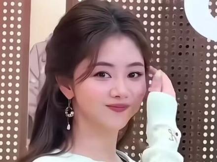 假期出门玩就扎明星都在扎的公主半扎发、后脑勺饱满又有型#半扎发教程简单 #半披肩发怎么扎好看 #日常实用发型 #发型教程 #简单好看发型