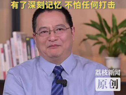 2003年高考遇上非典,相当于几年前的新冠疫情。进考场前要测体温,有隔离教室。 高考数学全国卷堪称史上最难,那年数学满分150分,甘省平均分只有50几分,我记得我那年数学考了80多分,选择题只错了2道,后面大题除了前两道会做,后面的题基本只能写个第一问,甚至第一问都无从下手。满考场安安静静的没有笔写卷子的声音,都在发呆。甚至有些考生当场哭了出来……甘肃理工类一本线只有458分。 在此回忆过去的同时,祝愿今年的考生能顺顺利利考出水平,考上自己心仪的大学!🇨🇳❤️#高考