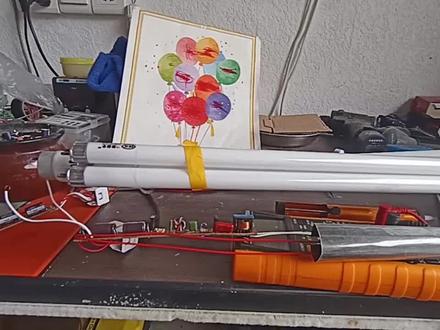 老式荧光灯通电不亮大多都是驱动镇流器损坏,看看能不能修复! #电子爱好者 #电路板维修