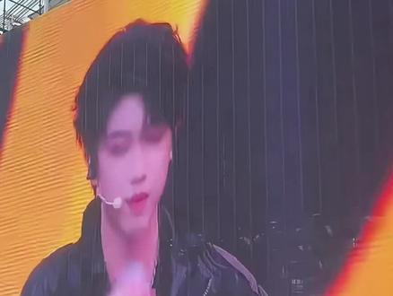 小四四们的新音打招呼~大官人没录上,瓜瓜和东东的有点卡没了,后面几个人都有点卡,直播录屏来源:要吃几碗饭,侵权删
#TF家族四代 #tf家族新年音乐会