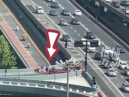 今天上午10点,杭州中河高架环城北路匝道部分恢复开通,市民等了3年啦