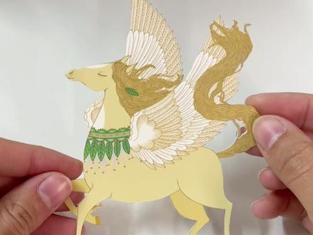 纸杯改造教程|马年和益禾堂一起心想事“橙”
益禾堂携手高奢设计师推出的联名款也太好看了,元气满满的橙色也寓意着新的一年心想事成,随手一改就是新年氛围感担当,快准备好材料,一起做一盏小夜灯吧~
#益禾堂高奢设计师联名#益禾堂竹香新品 #纸杯改造 #教程#益禾堂