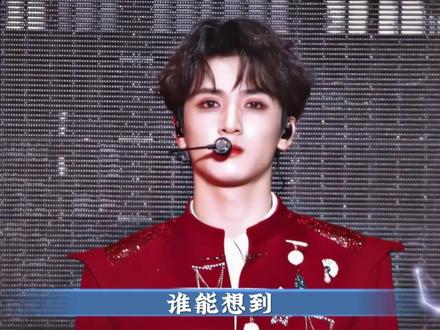 严浩翔:原来心疼一个人,真的有时差! #严浩翔 #人物故事 #娱乐圈 #娱乐 #时尚
