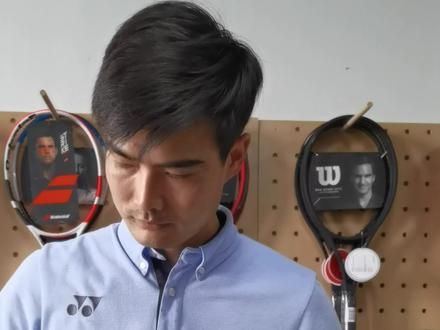 #网球 @我是石飞 这次穿的#网球拍 是#yonex 07 EZONE .改挥重的知识知多少#网球训练#网球穿线 #因为热爱所以坚持