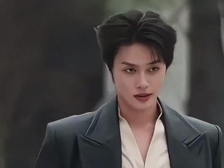 跨年晚会男神“三巨头”有多权威?张凌赫40秒走秀,张艺兴19秒封神,柯淳3分钟独秀破圈#影娱热点团 #内容启发搜索 #跨年晚会男神 #张凌赫 #柯淳