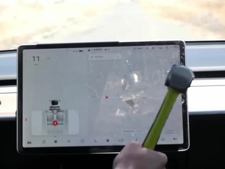 特斯拉在行驶中大屏被砸碎还能继续驾驶吗?车机屏幕死机要怎么办?#特斯拉 #modely #model3 #特斯拉车机