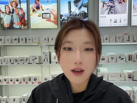 影石Insta360 | 自由遥控手柄的保姆级别使用教程 使用全景相机X5的动态跟拍2.0模式
手柄长按开机后打开相机连接蓝牙,即可使用
实现一机两用,全景和平面广角视频我都要!
#影石Insta360 #全景相机 #适合新手的相机推荐 #新手教程 #全景相机X5