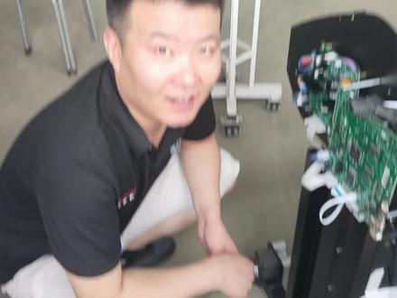 绘图仪无法正常运行,检查下驱动板是否有问题
驱动板更换(一)
#现场实拍 #专业维修 #cad讲堂 @奥瑞科技-CAD/CAM #源头实力厂家