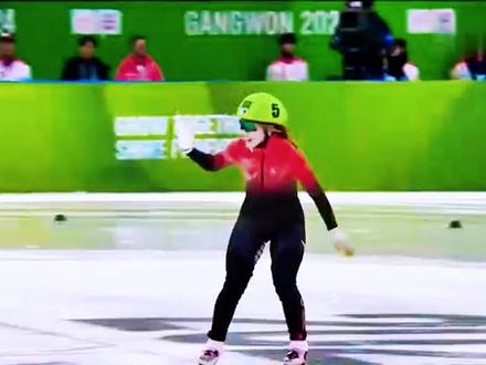 短道速滑上演孙子兵法,把老外气哭#短道速滑 #兔子战术 #杨静茹 #李金姿 #冠军