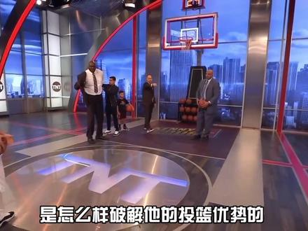 三分球世界纪录保持者被NBA专业球员破解#三分球 #三分球教学 #世界纪录 #篮球教学 #篮球技巧 #投篮 #nba #发力点 #篮球