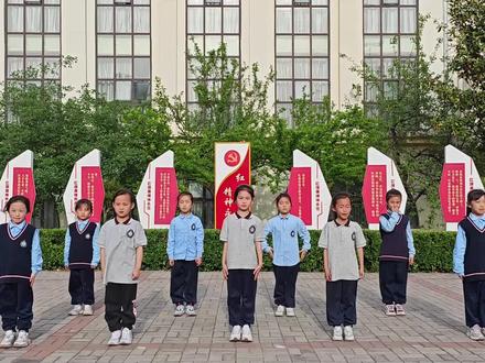 《兔子舞》健身操 #体育老师 #一年级学生 #课间操