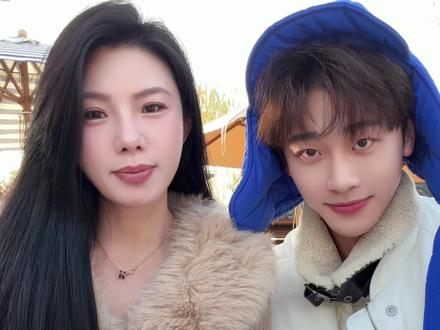 没有女儿?那生个儿子也凑合玩玩! #妈妈 #母子 #男生美甲 #日常