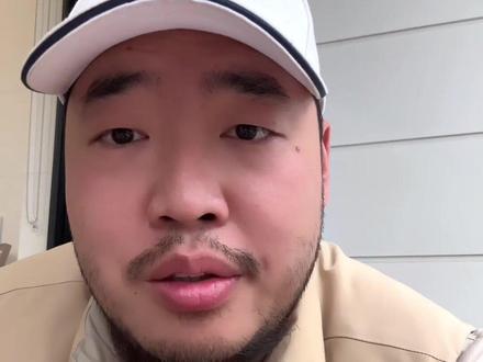 关于全新丰田FJ我有不同的看法 这款叫Landcuriser FJ并不是之前的FJ cruiser的迭代产品,看了新的FJ我觉得并不是拉完了,其实没什么问题,这个基于IMV平台也就是东南亚版本的海拉克斯champ的平台,这个跟之前FJ没有什么关系,因为之前叫FJ cursier现在这款叫Land Cruiser FJ,2.7的2TR动力上对于这个尺寸的车也没什么问题,而且2TR这个发动机也是极其可靠的,陆巡系列现在已经变成了一种生活方式,出一款baby款的没有任何问题,并且该有的硬派越野功能结构以及配置一个不少,价格我猜测在5万刀到7万刀之间(如果引进的话)#丰田fj #陆地巡洋舰 #六面佛 #fj酷路泽 #新车抢先看