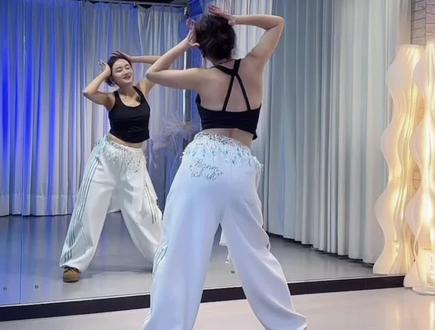 《下辈子不一定遇见你》原速超长完整版, 茜茜老师直播间录屏跟练。#广场舞 #强烈推荐 #最潮广场舞 #抒情舞蹈 #下辈子不一定还能遇见你