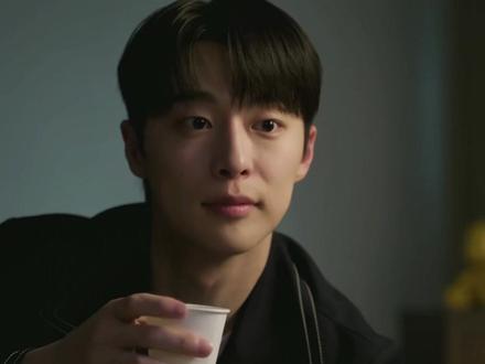 一场车祸夺走父母,2 岁娃选丧席时的反应太好哭了! 裴仁赫 / 卢正义 最新#爱情 #韩剧 《给你宇宙》甜蜜来袭!#青年创作者成长计划 #抖音精选