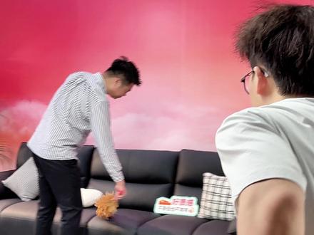 半夜笑醒!这款钢琴键沙发,价格竟然这么便宜? #林氏家居 #源头工厂 #工厂直发 #钢琴键沙发 #真皮沙发