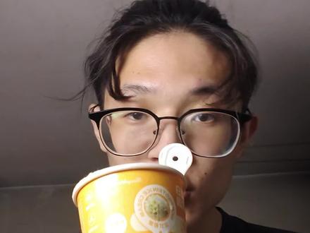 爽吃高蛋白低卡冰激凌,好吃没谁了,推荐香草味 #冰激凌 #低卡 #零食
