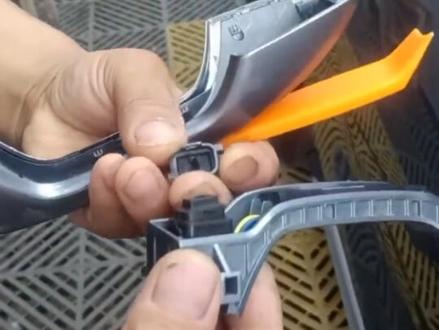 比亚迪送Plus前门把手拆卸方法不用拆门板