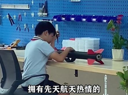 本该造孽的年龄,却选择了造火箭 #火箭男孩#严弘森#未来可期