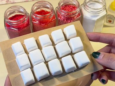 诶诶这个是吃的 不能摸的! #霉豆腐#仿真霉豆腐#手工diy#大人也要玩玩具