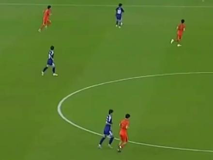 地上的球和脖子上的球总要踢中一个的 #足球 #国足 #u23 #中国队 #厉害