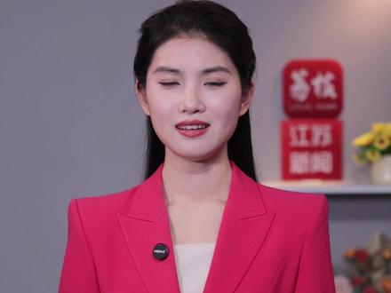 徐州:比2025破万亿更重要的,还是阔步向前 #徐州GDP发布 “徐老大”2025年地区生产总值9957.22亿元, 差之毫厘,没有跻身GDP万亿俱乐部!徐州:比2025破万亿更重要的,还是阔步向前!破万亿,是迟早的事,只差临门一脚。相比跨上万亿GDP台阶,实事求是的态度、经济发展的质效、对其他地区的示范带动,才是一座城市更令人尊敬的内涵与品质。这些年,作为苏皖鲁豫省际交界地区经济总量最大的城市,“徐老大”以“头马担当”带领“管字营”兄弟向前冲!而作为全国煤炭资源枯竭型城市,“徐老大”也为同类城市做出了示范,昔日“煤城”正以新动能书写新故事! 此外,徐州发展的质效有目共睹。2026,“十五五”开局,无论是什么体量的城市,都立足崭新的起点、拥有可期的未来。大家一起跃马扬鞭、马不停蹄、万马奔腾,中国的经济一定会龙马精神、骐骥驰骋、骎骎日上 。#比2025破万亿更重要的是阔步向前