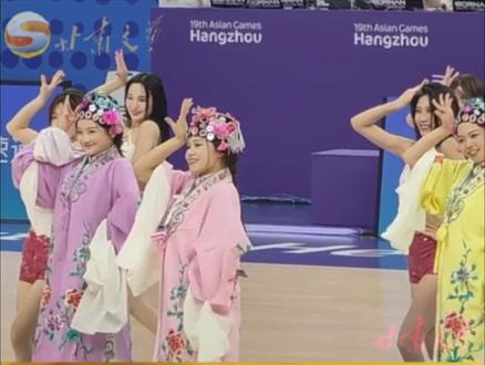 杭州亚运会闪现“中国特色”拉拉队,戏曲一出惊艳全场#杭州亚运会 #我为亚运打call #谁说戏曲不抖音 #国粹 #国风古韵 @DOU+小助手