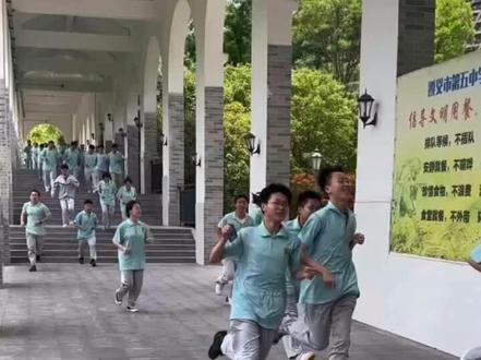 先浅浅地看一眼食堂😋#记录校园时光 #校园随拍 #美好食光