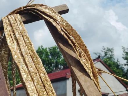 掐辫子啦!✂️完整版教程👉
①麦秆浸泡
②掐辫子
③修剪
④整理定型
老一辈河南人都会的民间手艺#掐辫子#农村生活 #民间手艺 #新农人计划2023 #编辫子#非遗传承