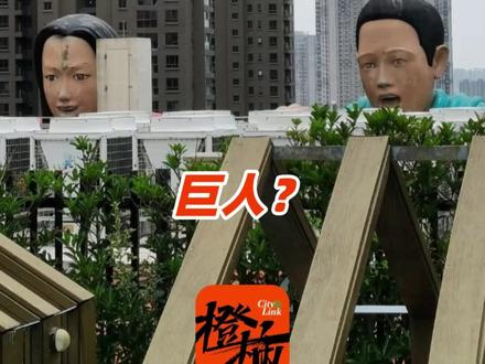 商场楼顶惊现诡异人头雕像,商场:开业时就在了,十年了