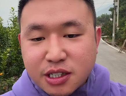 怎么卖个香肠也那么好笑啊 #香肠 #名模坤 #名模坤直播 #搞笑