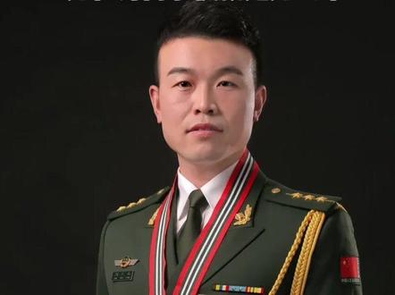 从士兵到少校,荣立一等功1次、三等功5次。这位河南小伙就是这么牛!#青春有很多样子 #寻美河南#河南好兵#河南dou知道 #刘卫东 @DOU+小助手