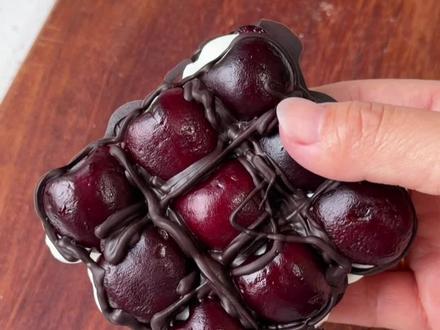 冷萃酸奶系列,车厘子冷萃酸奶夹绝对是王者#等了一年的智利车厘子终于来了 #车厘子 #智利车厘子 #车厘子冷萃酸奶砖 #甜品制作