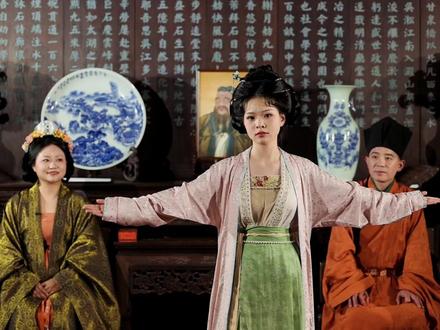 陈肖琦小姐及笄礼全流程。这个不仅需要很多钱,还需要很多爱。
#主持人郭超 #子曰婚礼学院 #及笄礼全流程 #执礼喜娘梦丹