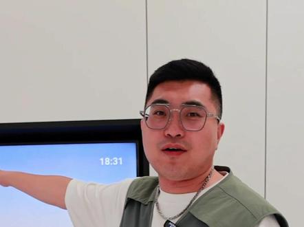 年轻人的第一台电视怎么选?我投它一票!#Vidda #亮出新高度刷出新速度
