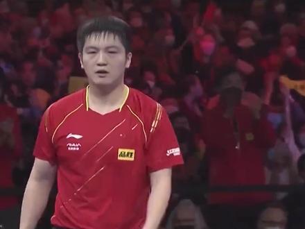 #乒乓球 #国乒 #休斯顿世乒赛 #樊振东 vs#莫雷高德 ,小莫在场上用的八边形球拍表情很丰富,还左右手换着来,给乒乓界带来了新鲜血液,挺好的。#运动最美时刻 #体育精神