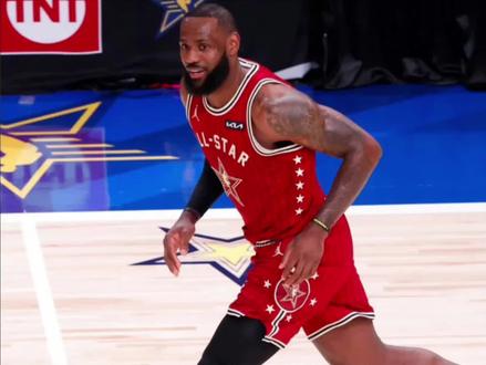 “全明星替补名单出炉啦,詹姆斯第22次入选全明星,不过这一次是以替补进的全明星,很多都是第一次打全明星,主办方快船无一人入选”#詹姆斯 #布克 #爱德华兹 #杜兰特 #NBA全明星