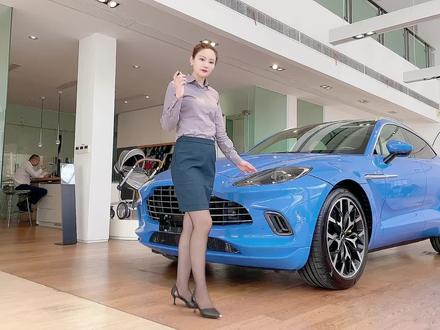 “宾利一姐”成功转会阿斯顿马丁。是的,以后她会是“马丁一姐”#阿斯顿马丁 #新同事 #dou是好车