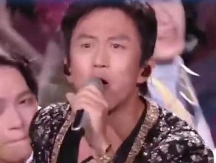 邓超跨年演唱会全开麦唱跳7分钟,发文称:没有发挥到最好,网友:至今没找到抠掉他电池的方法 #邓超