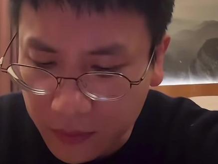 骏良回应第八-十一问题:立单身人设 不让小助理说话(并没有 两个人因为熬夜一共胖了50斤 小助理有容貌焦虑);火了之后才出差显得自己忙(每个月都在出差);小鱼(小助理)保密工作(并没有)#骏良