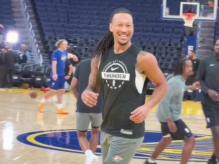 这是郑中基吗? 这人到底是谁?#杰林威廉姆斯 #NBA#雷霆