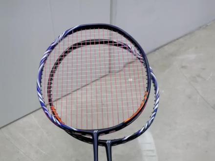 100zz真假辨别
仿拍中杆要比正品软很多
#羽毛球拍 #尤尼克斯 #天斧100zz