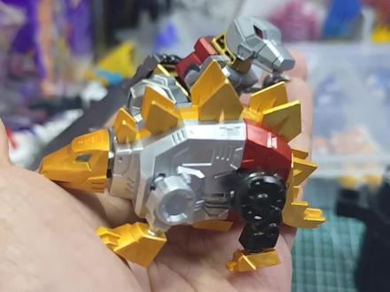 #布鲁可bfc #布鲁可变形金刚 搭配隐藏的钢锁,涂料一个金属色的嚎叫。@布鲁可创作者BFC